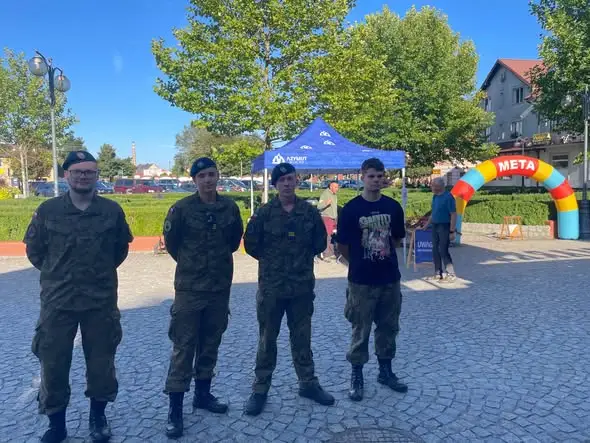 Uczniowie ze Szkoły Podstawowej w Sławie pomagali przy Mistrzostwach Młodzików w biegu na orientację