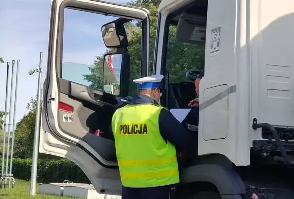 Policja i ITD kontrolowali ciężarówki w Szlichtyngowej