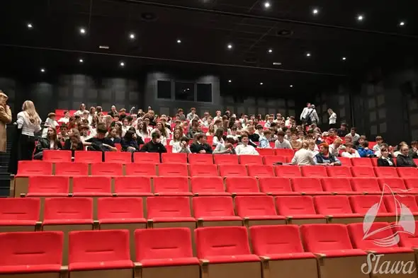 Uczniowie ze Sławy obejrzeli „Lalkę” w Kinie Żeglarz