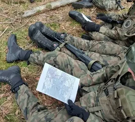 Uczniowie z Wsławia ćwiczyli taktykę na poligonie w Sulechowie