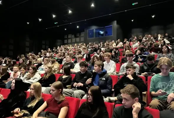 Uczniowie ZSP Sława obejrzeli „Lalkę” w kinie Żeglarz