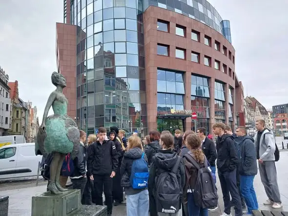 Wycieczka szkolna do Wrocławia: uczniowie z ZSP w Sławie odkrywali stolicę Dolnego Śląska