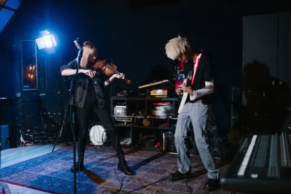 Pola Chobot i Adam Baran zagrają we Wschowie – koncert w ramach trasy „Ostatnie Wyładowania”